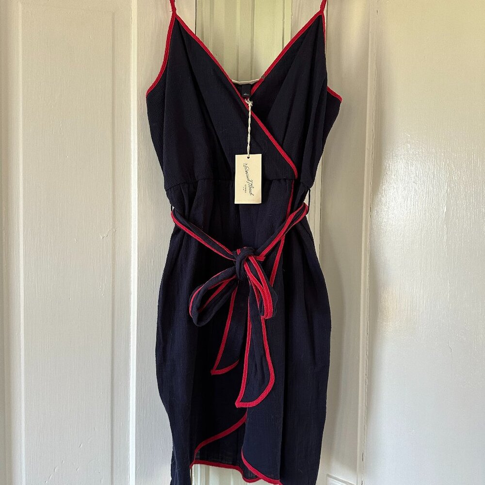 NWT UNIVERSAL THREAD NAVY SUNDRESS WITH RED TRIM V NECK ADJUSTABLE STRAPS SzL